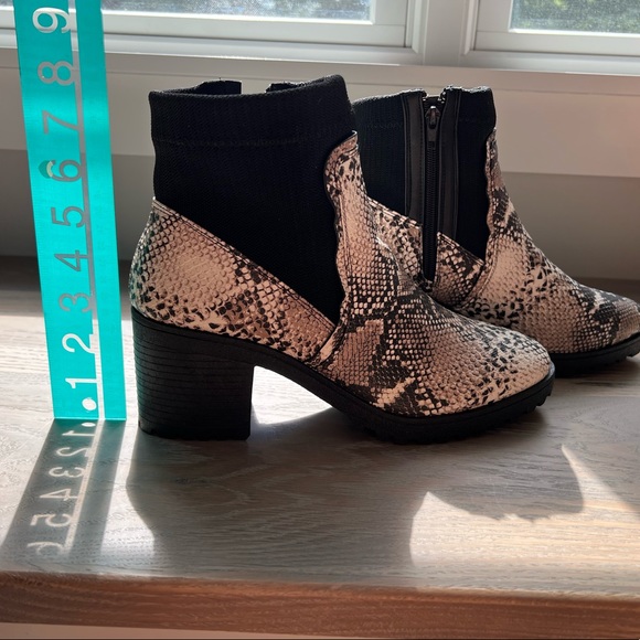 Qupid snakeskin block heel boot size - 10 - Picture 4 of 12